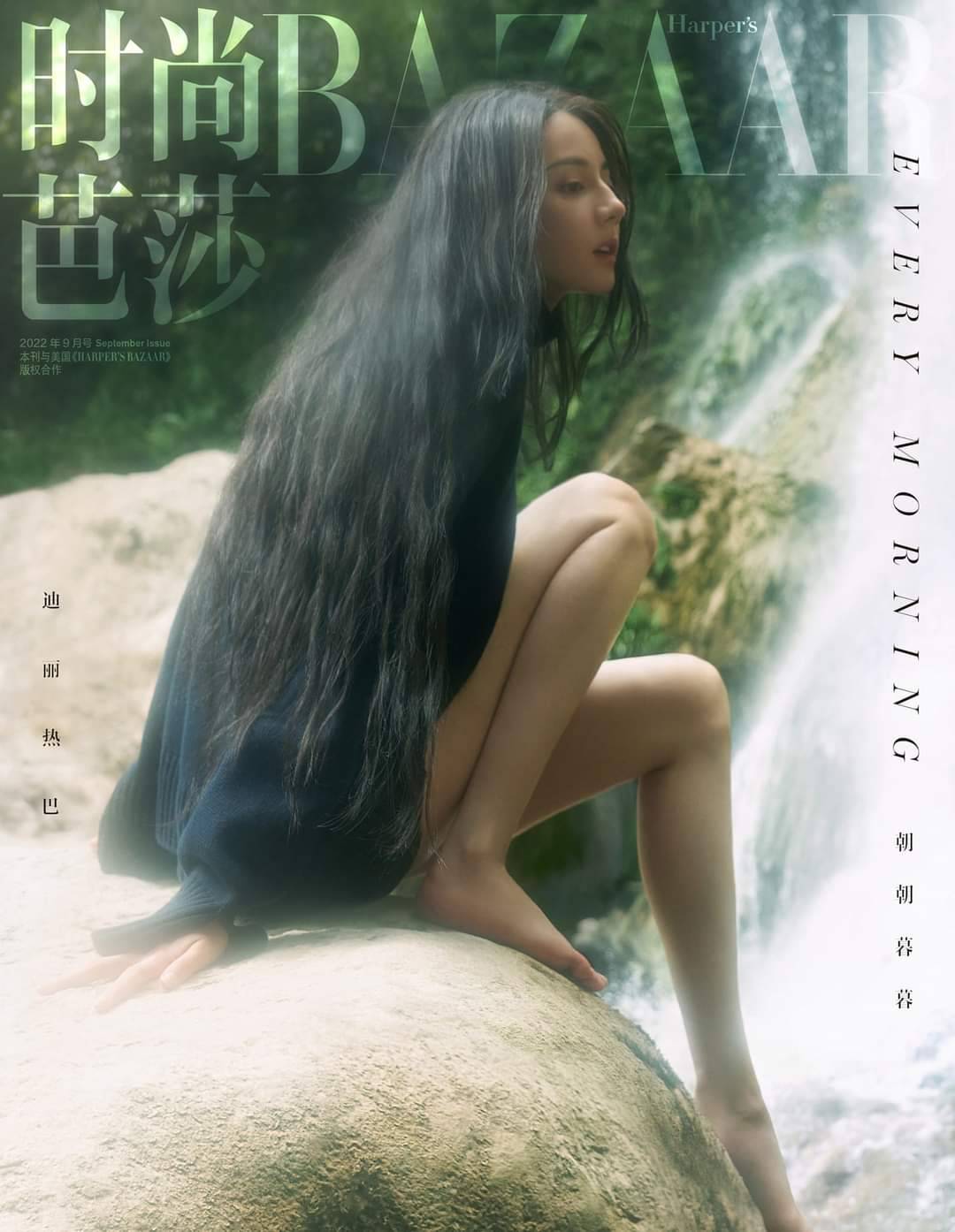 Địch Lệ Nhiệt Ba mang nguyên mặt mộc lên bìa tạp chí, nhiếp ảnh gia cảm thán - Ảnh 1