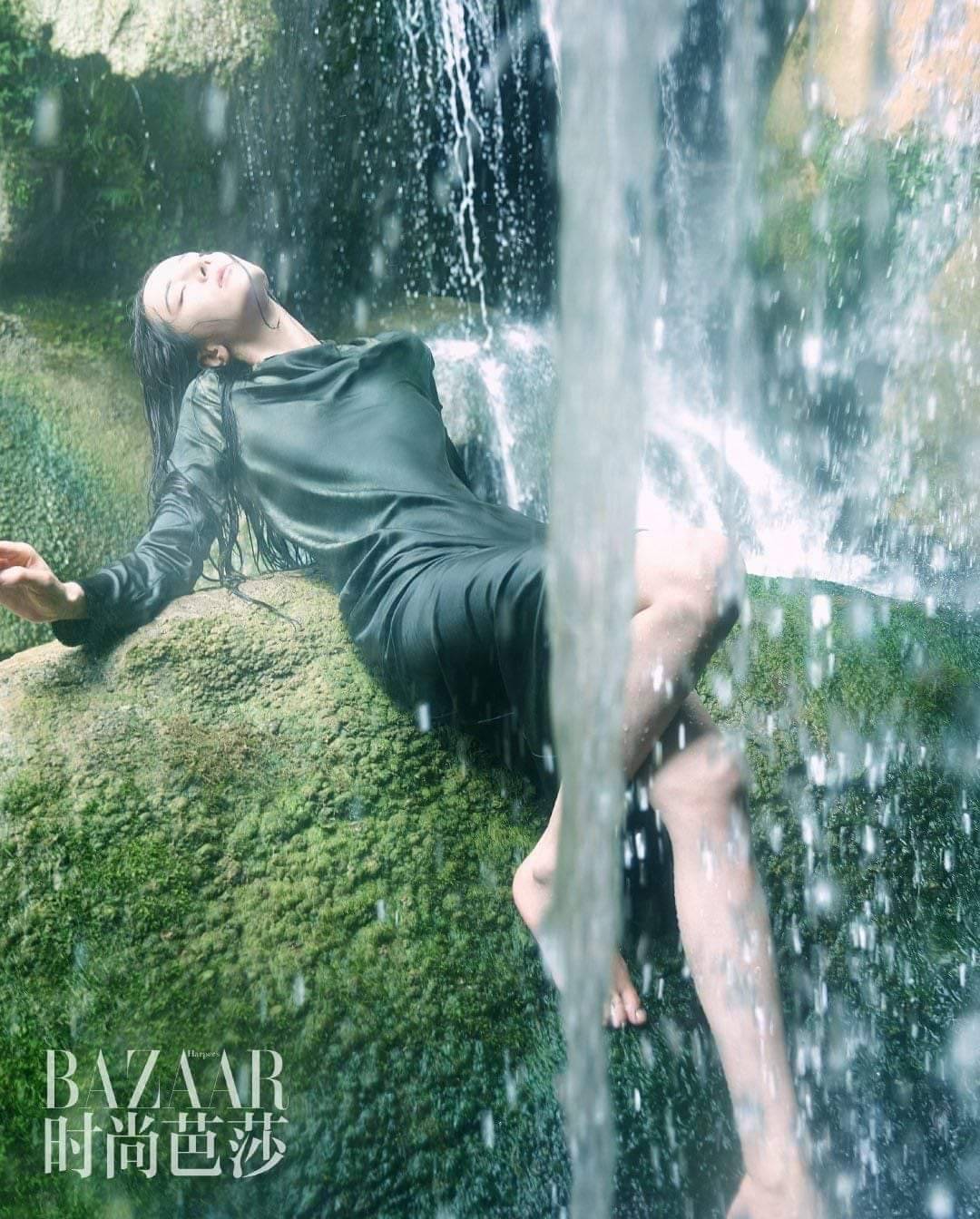 Địch Lệ Nhiệt Ba mang nguyên mặt mộc lên bìa tạp chí, nhiếp ảnh gia cảm thán - Ảnh 5