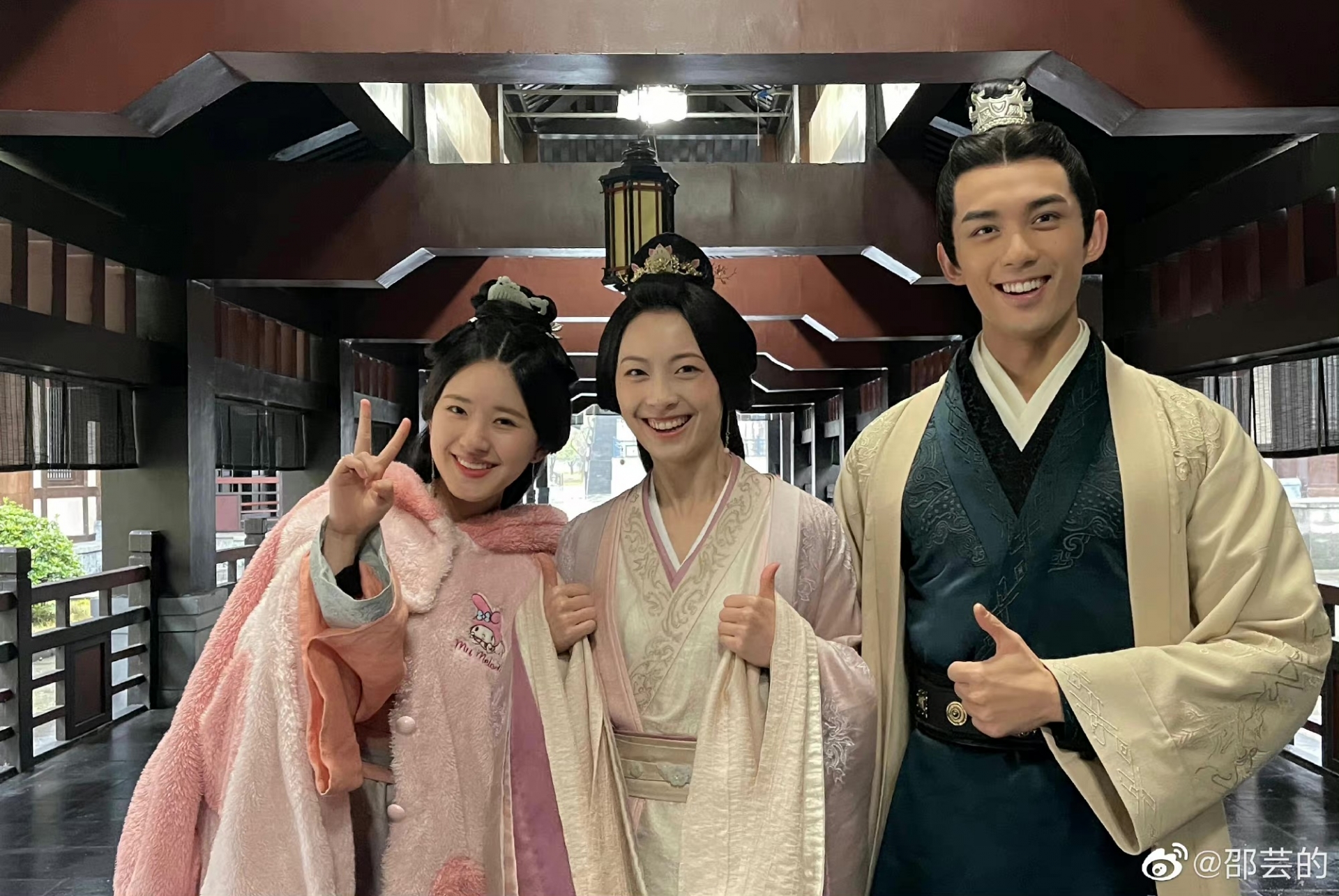 Triệu Lộ Tư bị khui lại ảnh yêu đương, tin đồn sống thử ở tuổi vị thành niên ra sao?- Ảnh 4