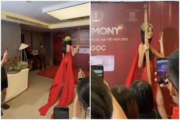 Á hậu Bảo Ngọc đội vương miện 0 đồng cầm quyền trượng tự chế catwalk thần sầu- Ảnh 2