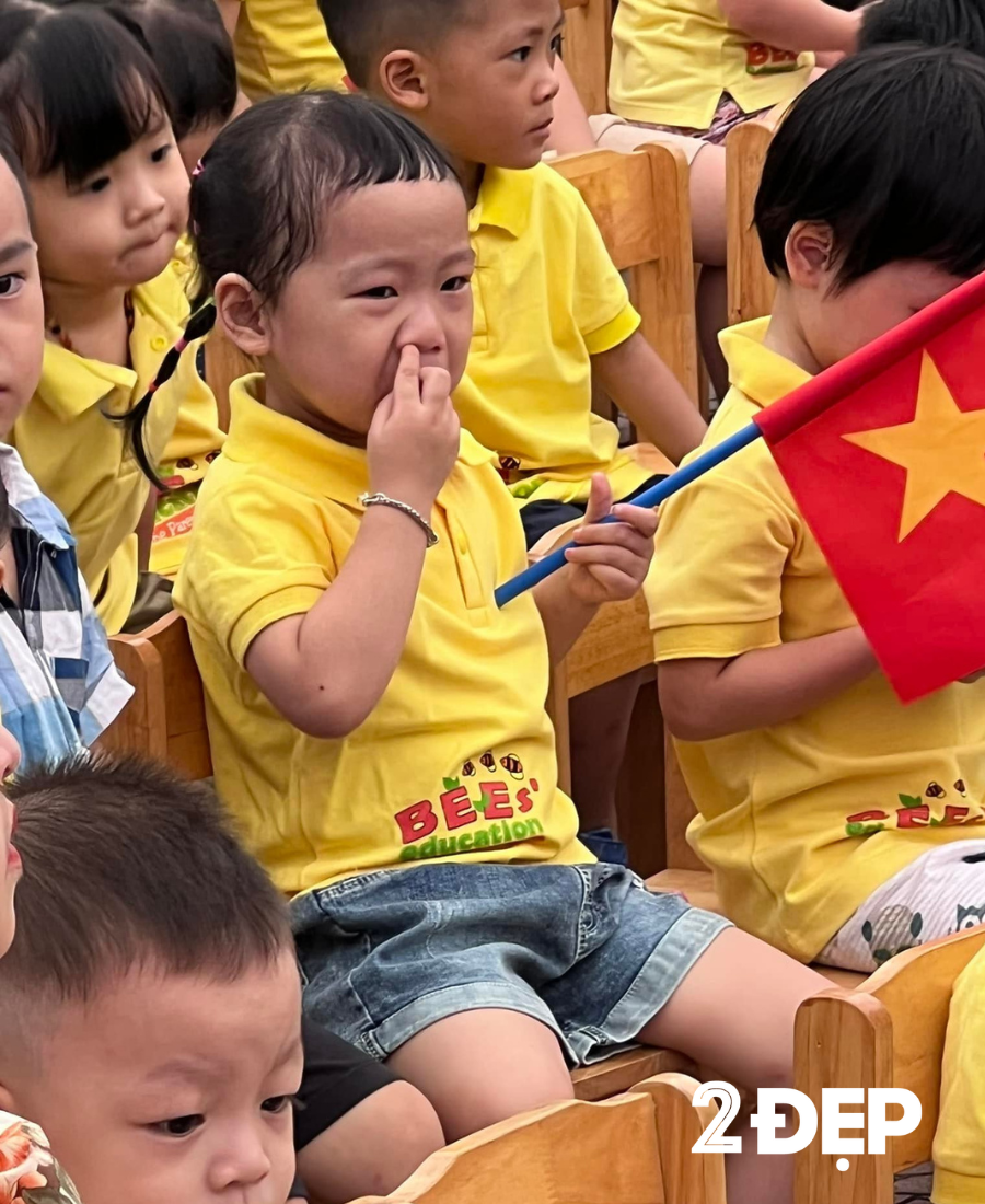 Biểu cảm mếu máo, ngơ ngác trong lễ khai giảng của các bé mẫu giáo- Ảnh 4