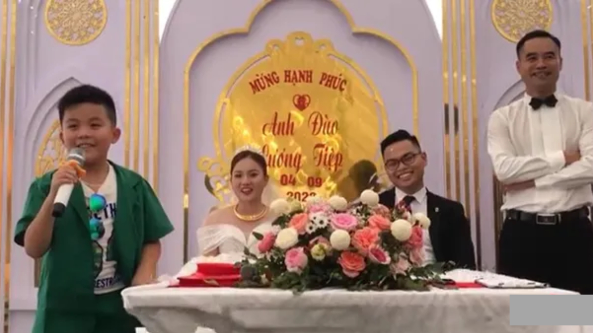 Cậu bé lớp 6 bão MXH với màn phát biểu nuốt mic khiến MC đám cưới khoanh tay đứng nhìn