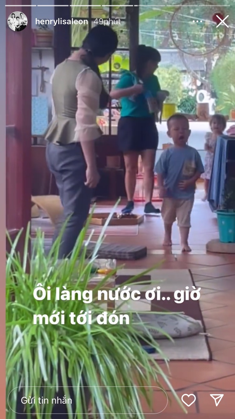 Leon khóc mếu, Lisa ngơ ngác tìm người thân vì tan học muộn hơn các bạn- Ảnh 1