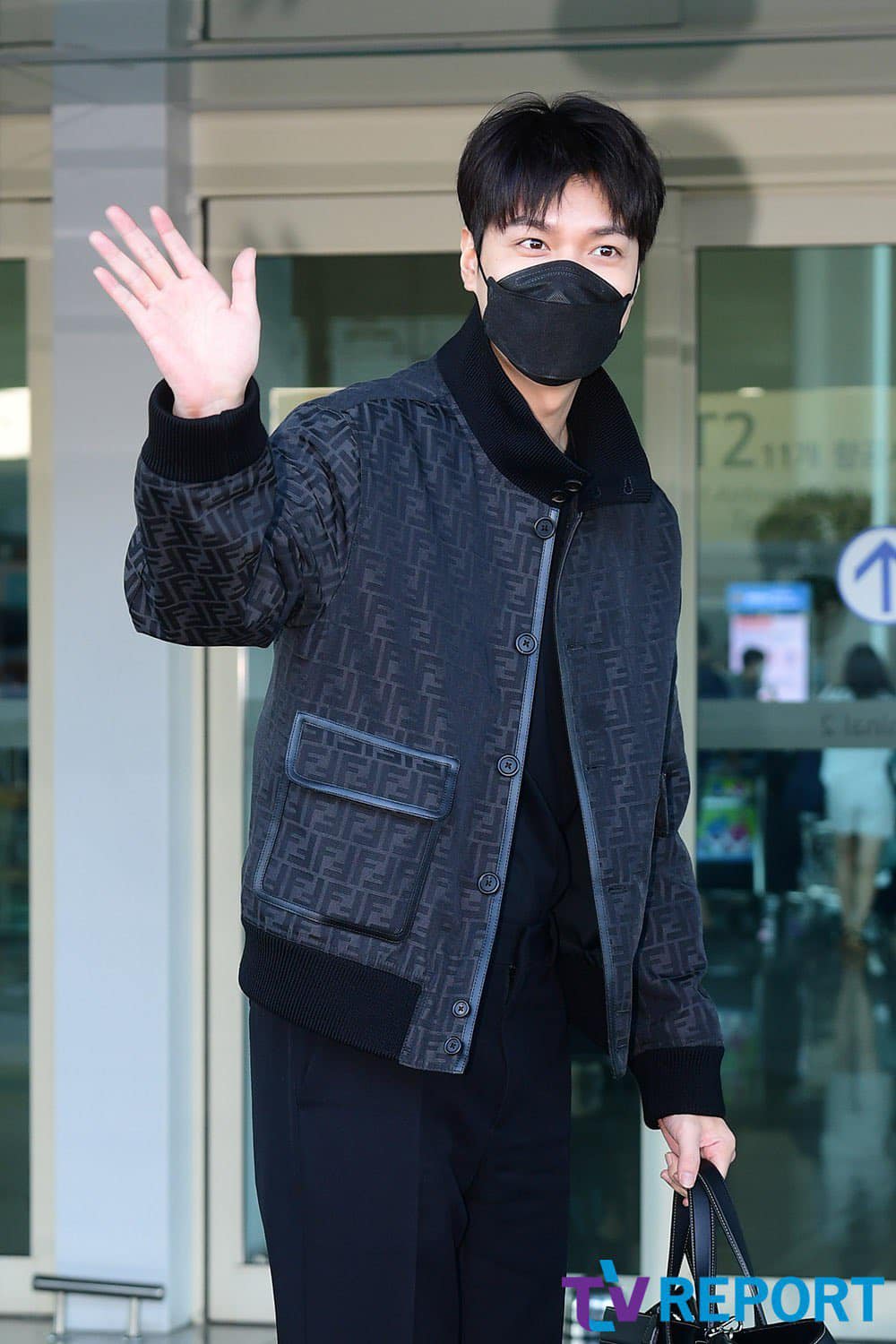 Song Hye Kyo và Lee Min Ho cùng đi Mỹ, thời trang sân bay na ná như đang hẹn hò- Ảnh 3