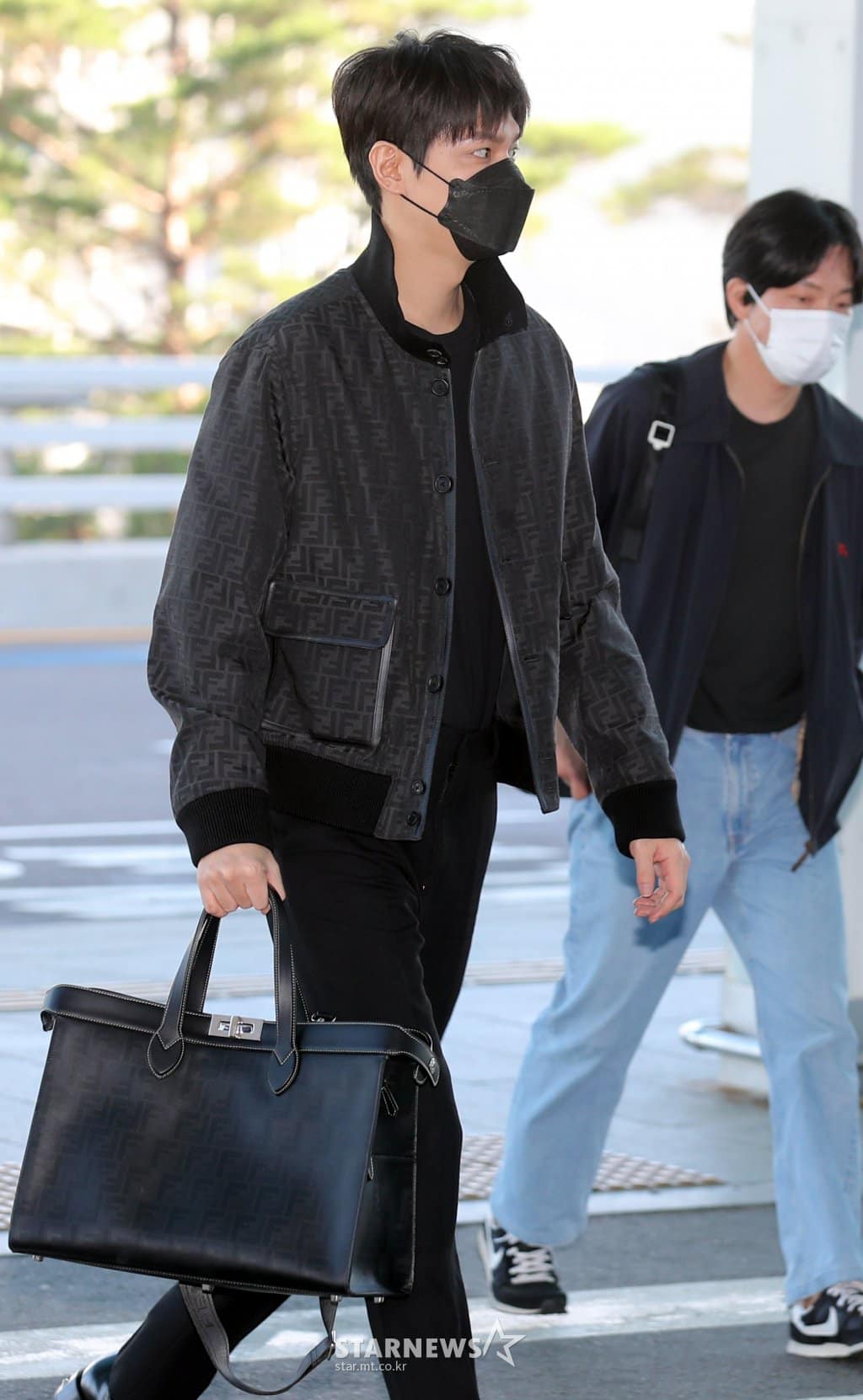 Song Hye Kyo và Lee Min Ho cùng đi Mỹ, thời trang sân bay na ná như đang hẹn hò- Ảnh 4