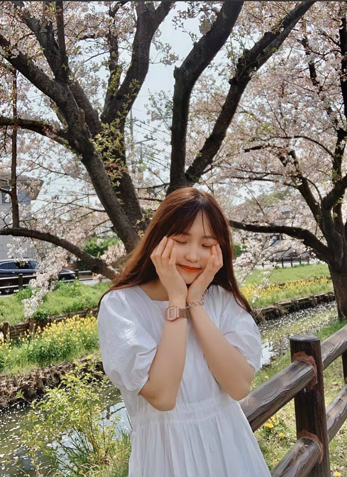 Chị gái Quang Linh Vlogs lộ diện, gương mặt trẻ hơn em trai cả chục tuổi- Ảnh 2