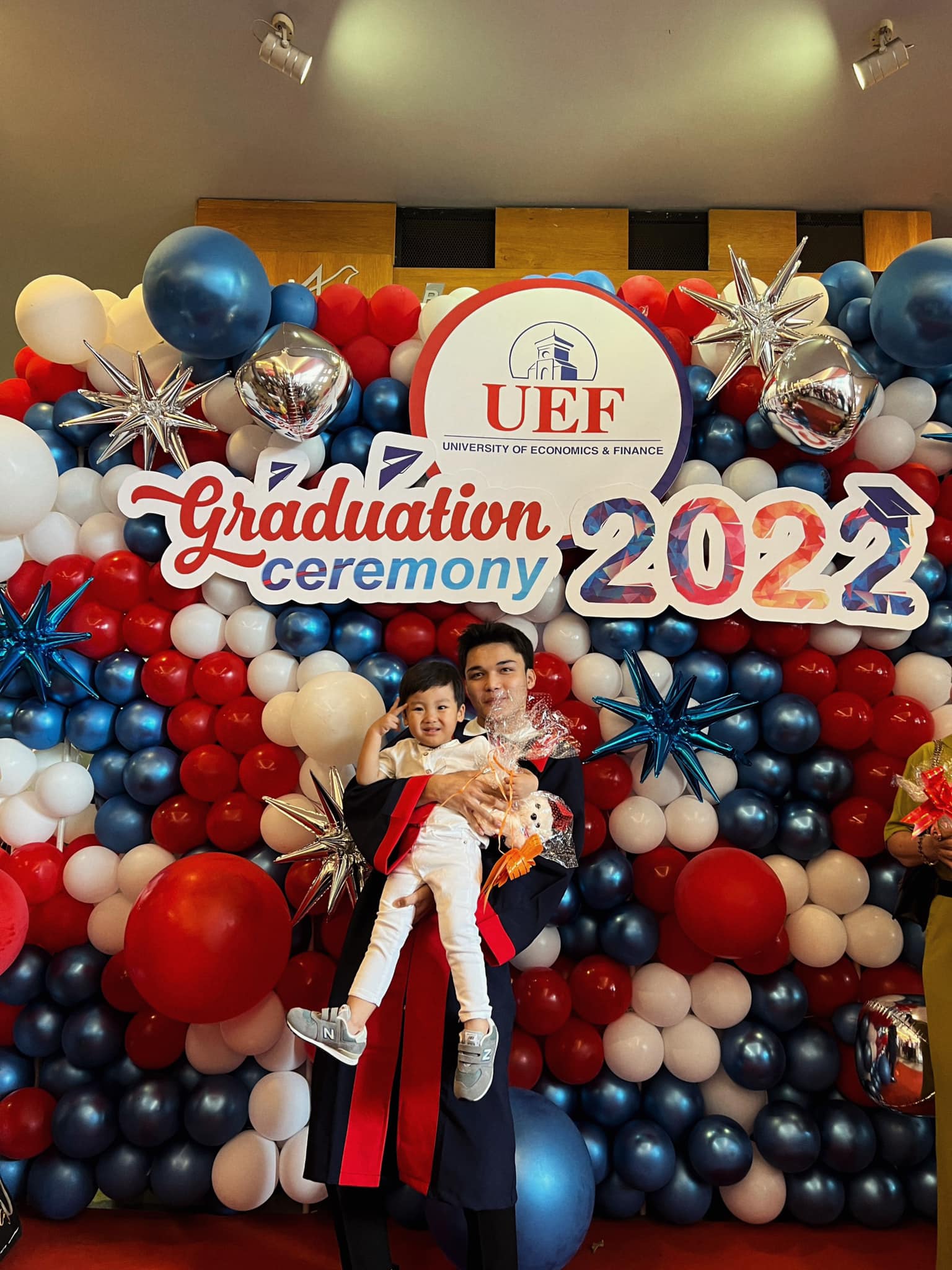 Em trai Hòa Minzy điển trai chẳng kém em trai Sơn Tùng, tố chất nghệ sĩ nhìn là thấy- Ảnh 2