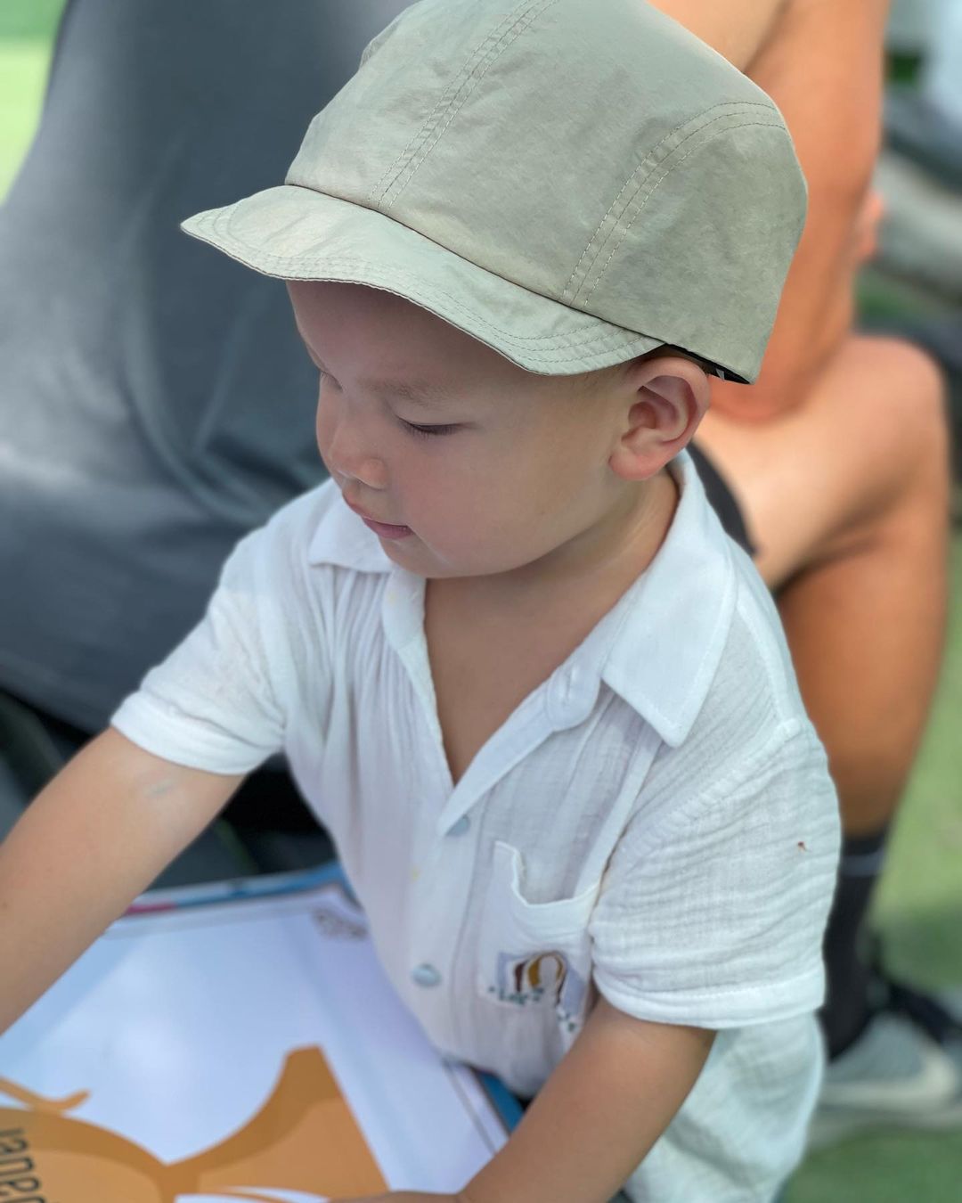 Leon - Lisa ra sân Tennis cổ vũ ba thi đấu: Hò reo, phơi nắng đến khát khô cả cổ- Ảnh 3