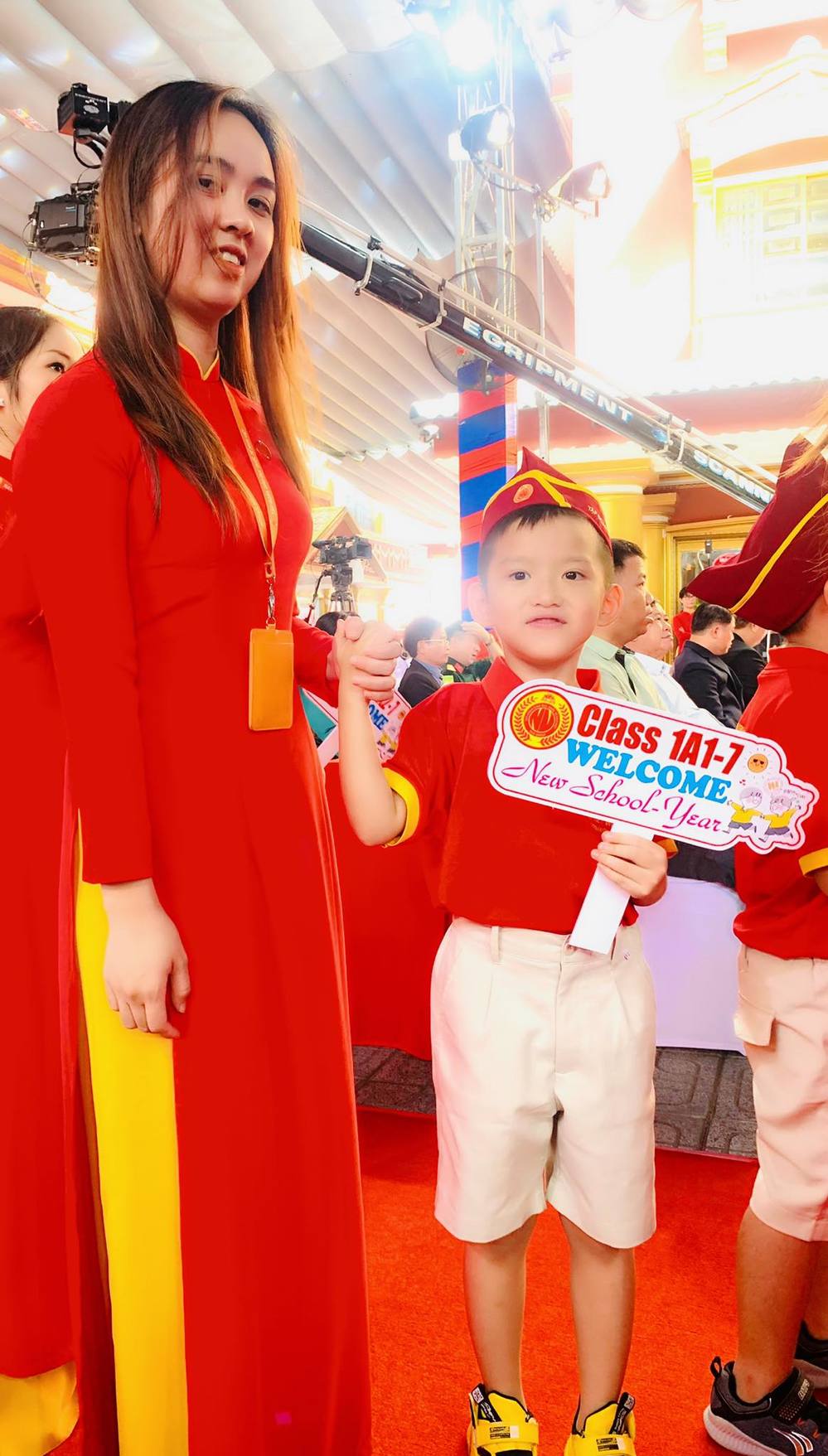 Phi Thanh Vân lộ ảnh mặt sưng phù cùng vòng 1 “bội thực