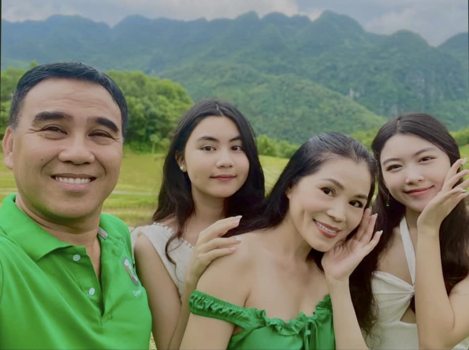 Quyền Linh quỳ gối cảm ơn bà xã, cưới 20 năm vẫn nói “i Love u” như vợ chồng son- Ảnh 3