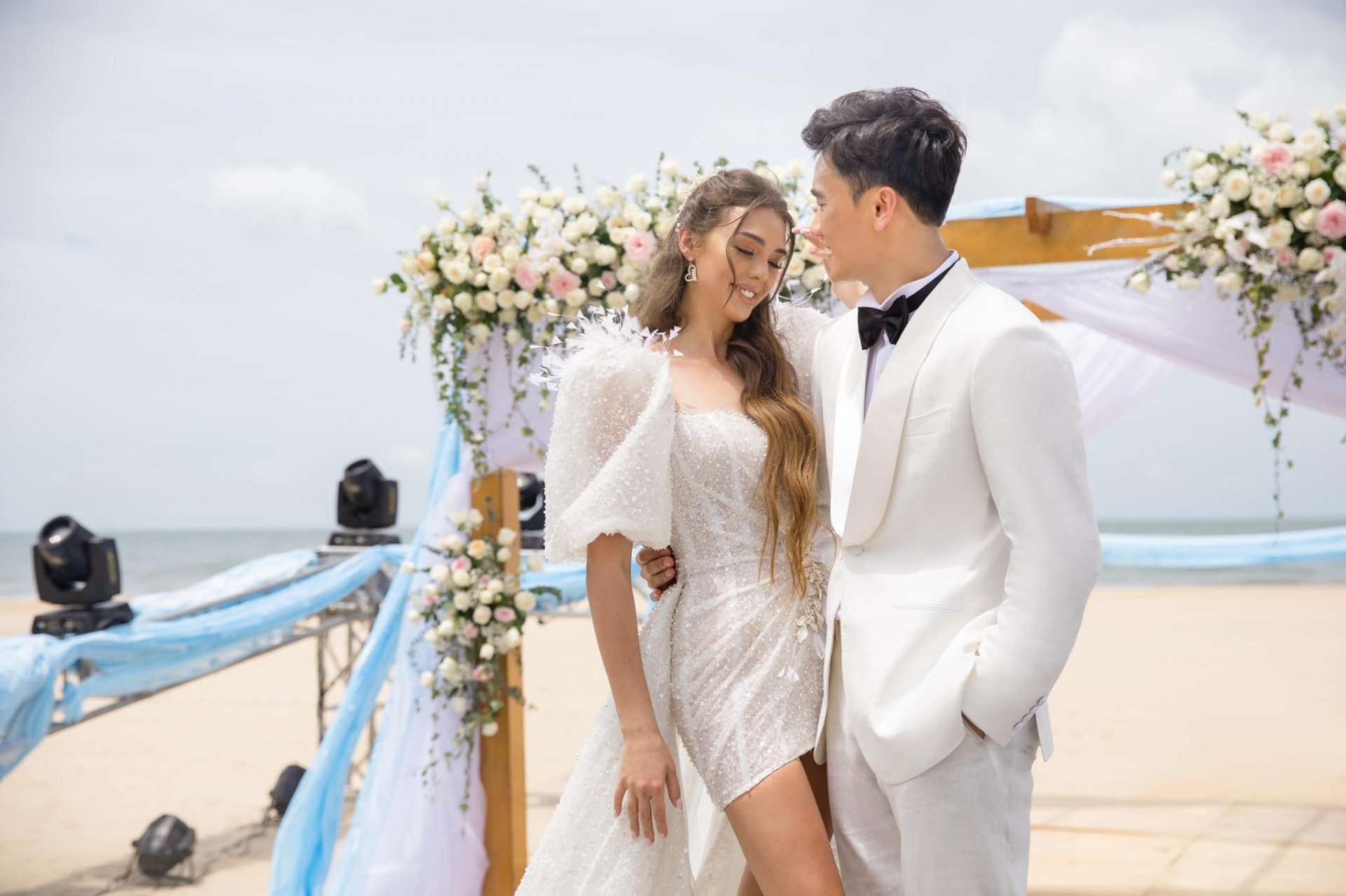 Vợ Tây Bùi Tiến Dũng khoe bụng bầu 7 tháng: Body không đổi, bụng không một vết rạn- Ảnh 1