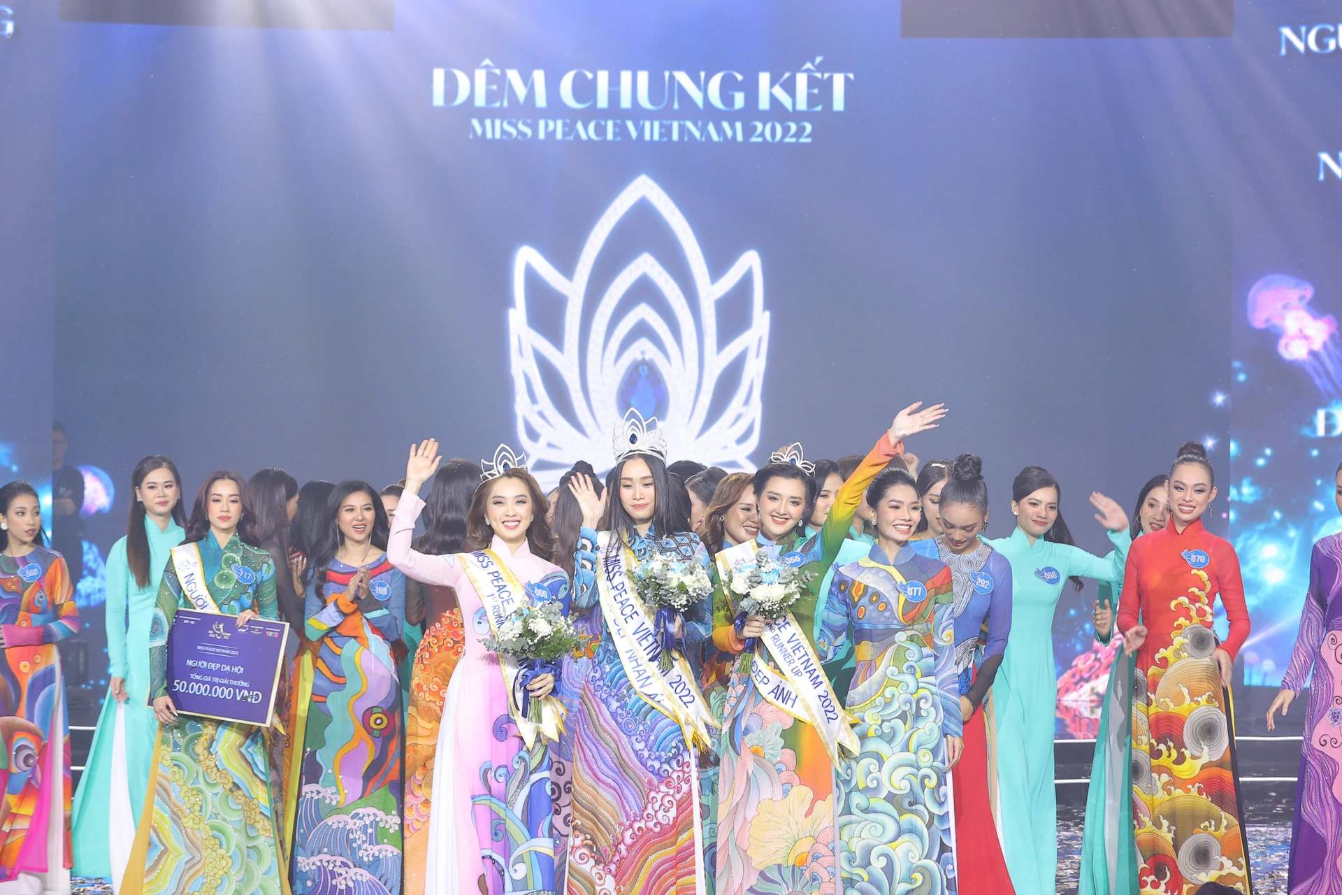 Tân Miss Peace Vietnam 2022 là du học sinh Mỹ, làm thông dịch chuyên nghiệp- Ảnh 1