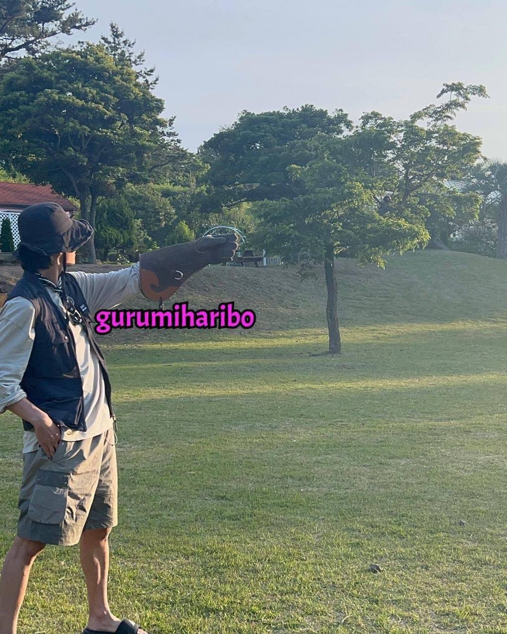 Ảnh hôn trán Jennie (BLACK PINK) lộ toàn diện toàn thân, chàng trai rất giống V (BTS)- Ảnh 3