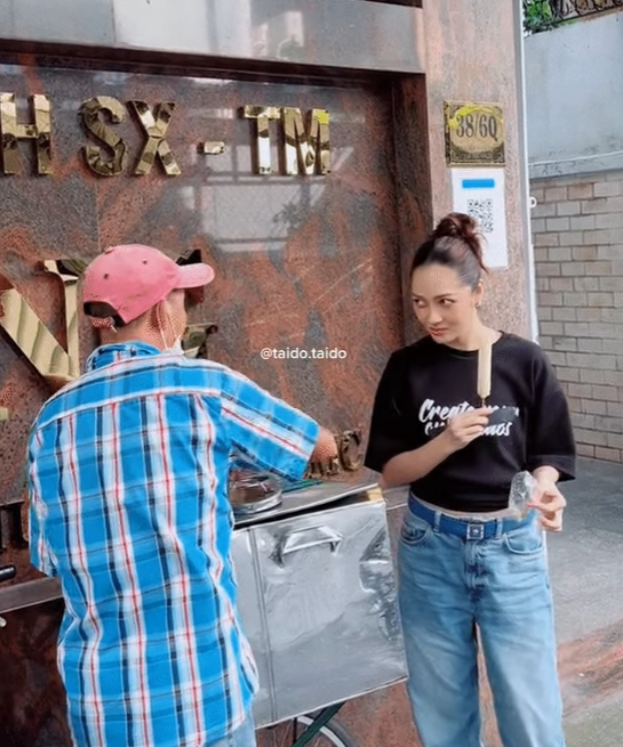 Bảo Anh lườm nguýt “thái độ ra mặt” khi người bán hàng rong không nhận ra mình- Ảnh 2