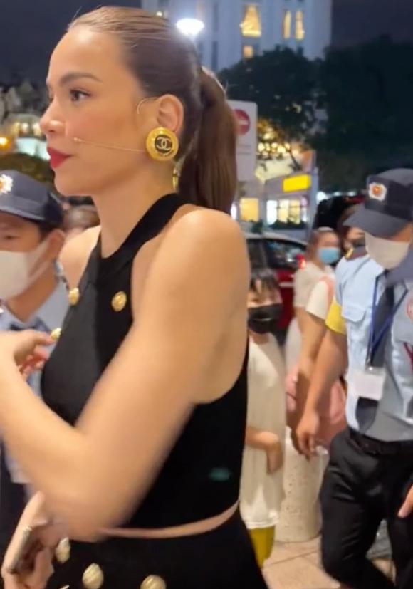 Lọt ống kính “team qua đường”, Hồ Ngọc Hà bảo toàn nhan sắc thành công - Ảnh 2