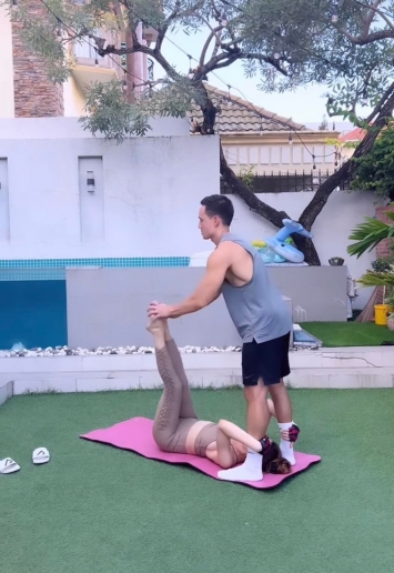 Lọt ống kính “team qua đường”, Hồ Ngọc Hà bảo toàn nhan sắc thành công - Ảnh 5