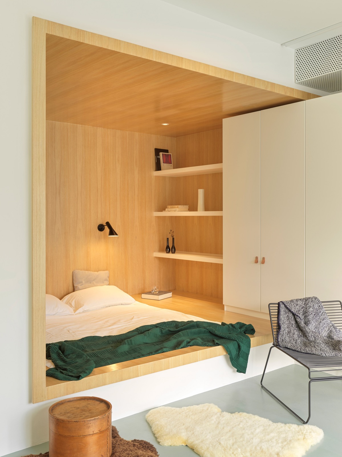 Phòng ngủ được thiết kế tối giản theo phong cách Nhật Bản.