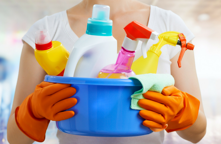 Chúng ta đã quen với việc sử dụng chất hóa chất tẩy rửa để phục vụ đời sống.