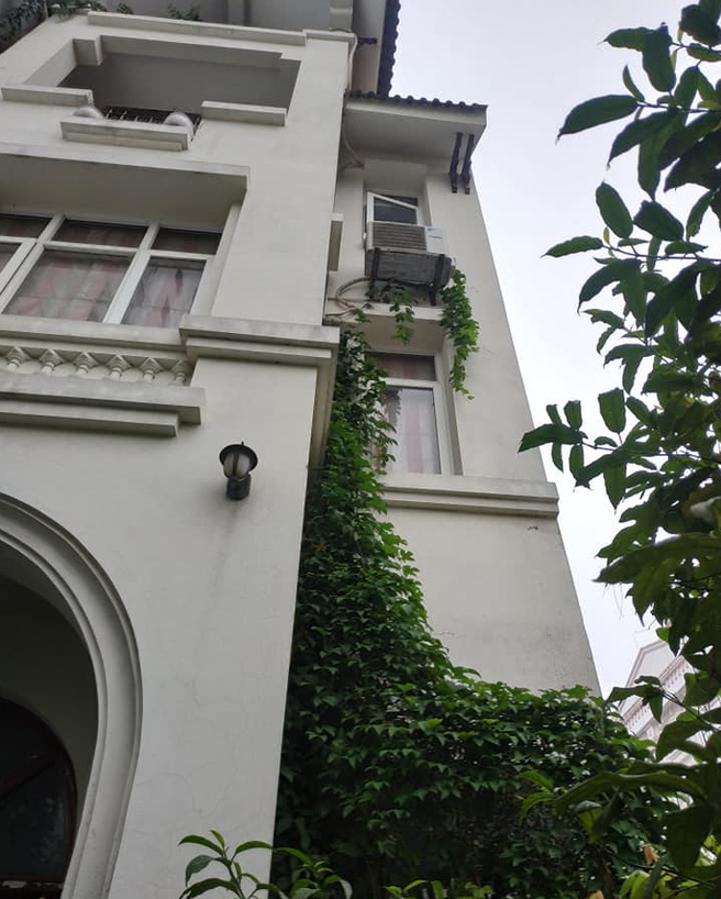 Gia đình anh đang sở hữu một ngôi nhà 4 tầng bề thế ở ngay nội thành Thủ đô Hà Nội.