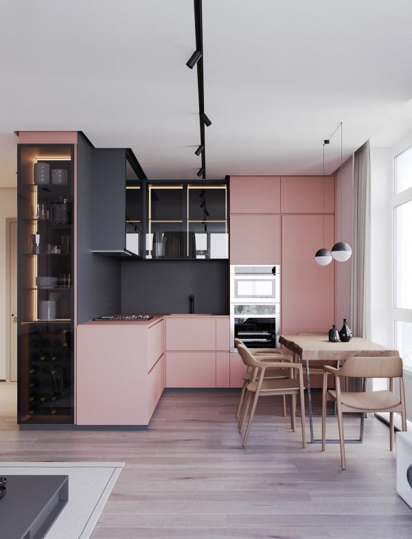 Nhìn vào căn bếp này, chúng ta có thể dễ dàng nhận ra sự phân chia khu vực chức năng đến từ màu sắc. Tủ lưu trữ màu hồng mềm mại kết hợp với tông màu đen mạnh mẽ ở khu vực bếp nấu tạo nên sự tương phản có tính thẩm mỹ cao.