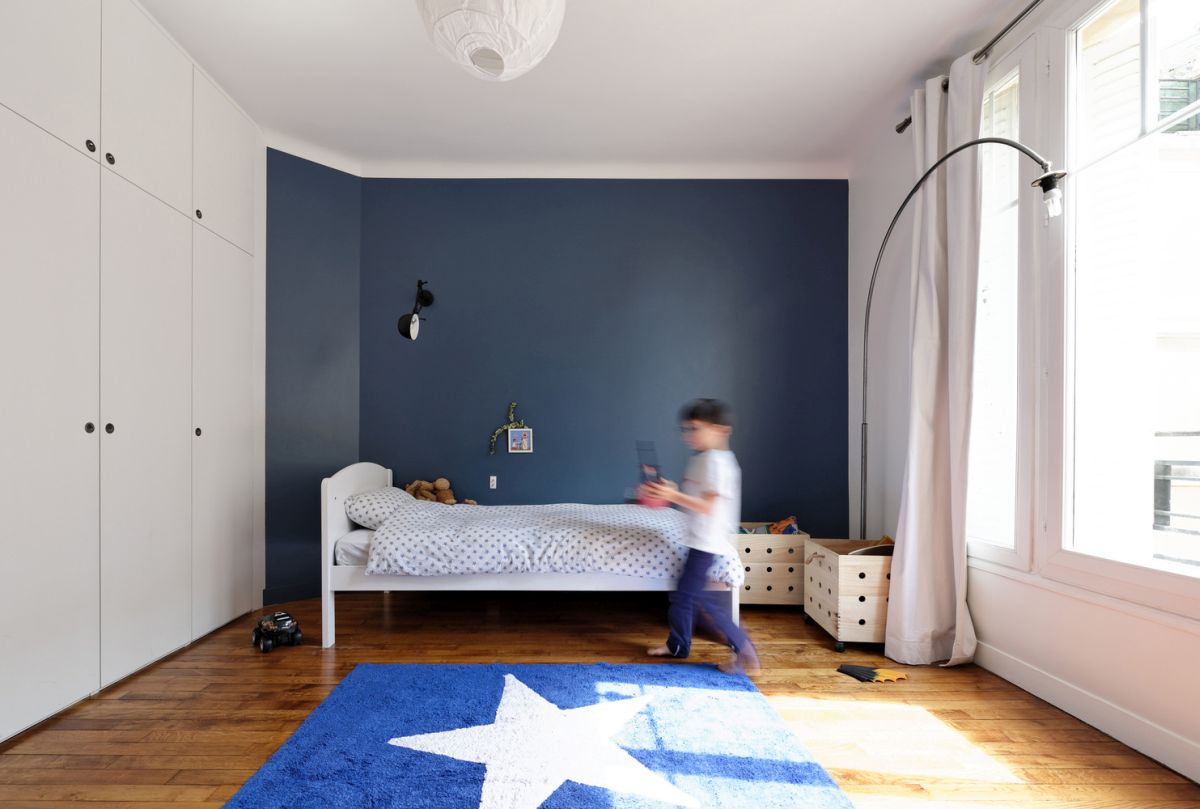 Tầng 6 là nơi bố trí phòng ngủ cho bố mẹ và những đứa trẻ với màu sắc và phong cách khác nhau.