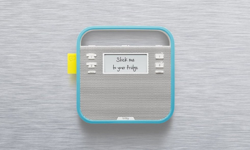 Bạn có thể đặt chiếc loa Triby này ở bất cứ đâu trong ngôi nhà để nghe nhạc với chất lượng cao, gắn kết với các thành viên thông qua các tin nhắn, hay hô biến nó thành chiếc điện thoại rảnh tay khi bạn đang bận nấu nướng chẳng hạn. Giá tham khảo: 4.000.000 đồng.
