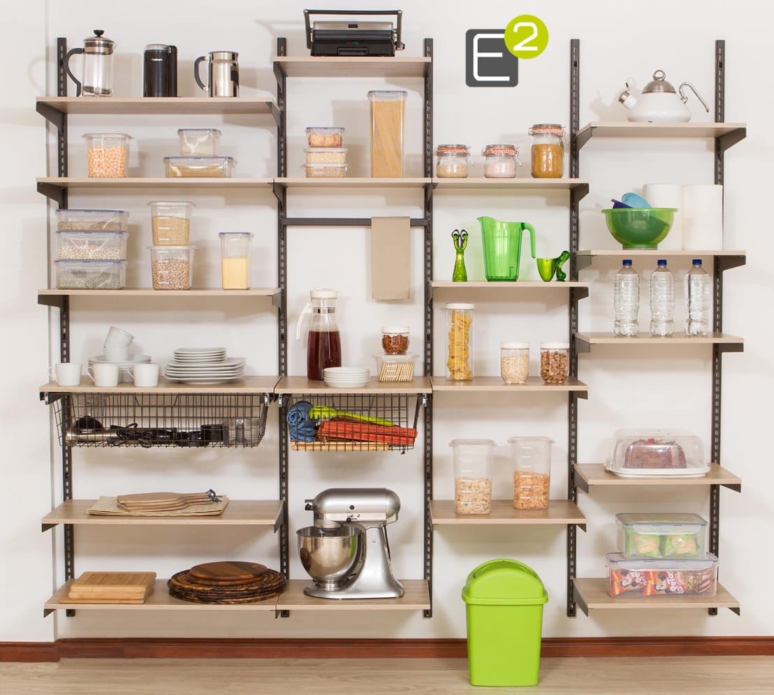 Một hệ thống giá gắn tường hoàn hảo cho lưu trữ phòng bếp đúng không nào?