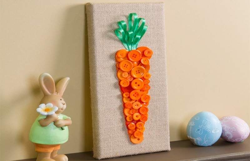 Căn phòng bé yêu sẽ trở nên sinh động hơn với bức tranh hình củ cà rốt nổi bật.