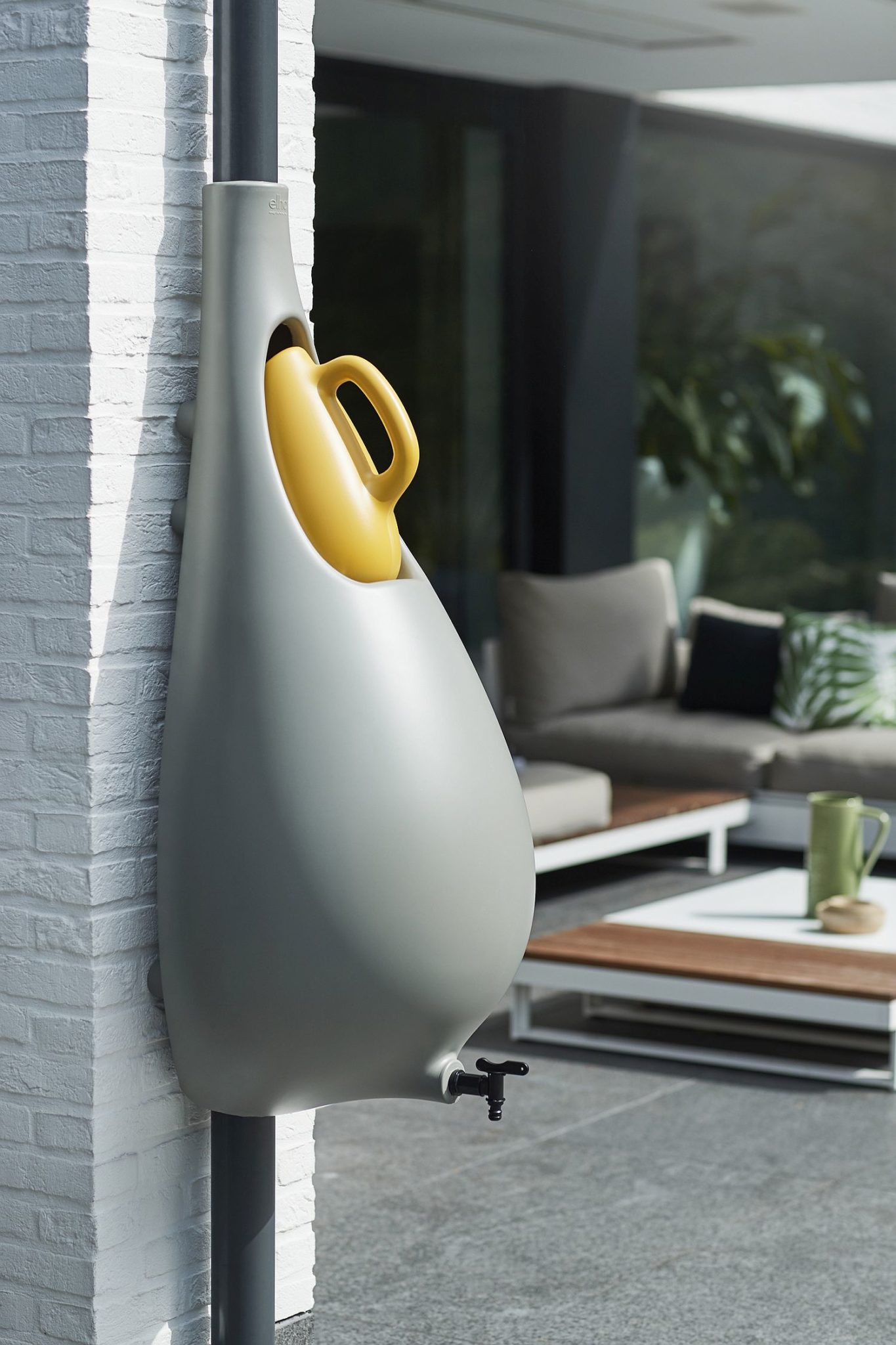 “Bộ máy thu nước mưa” được thiết kế giống như hình một giọt nước lớn.