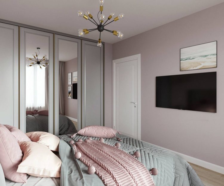 Tường phòng ngủ trang trí tối giản với một chiếc tivi đối diện giường, phía trên là một bức tranh phong cảnh nhẹ nhàng thanh thoát. Chiếc đèn trần vừa để chiếu sáng vừa đóng vai trò tăng tính thẩm mỹ cho không gian.