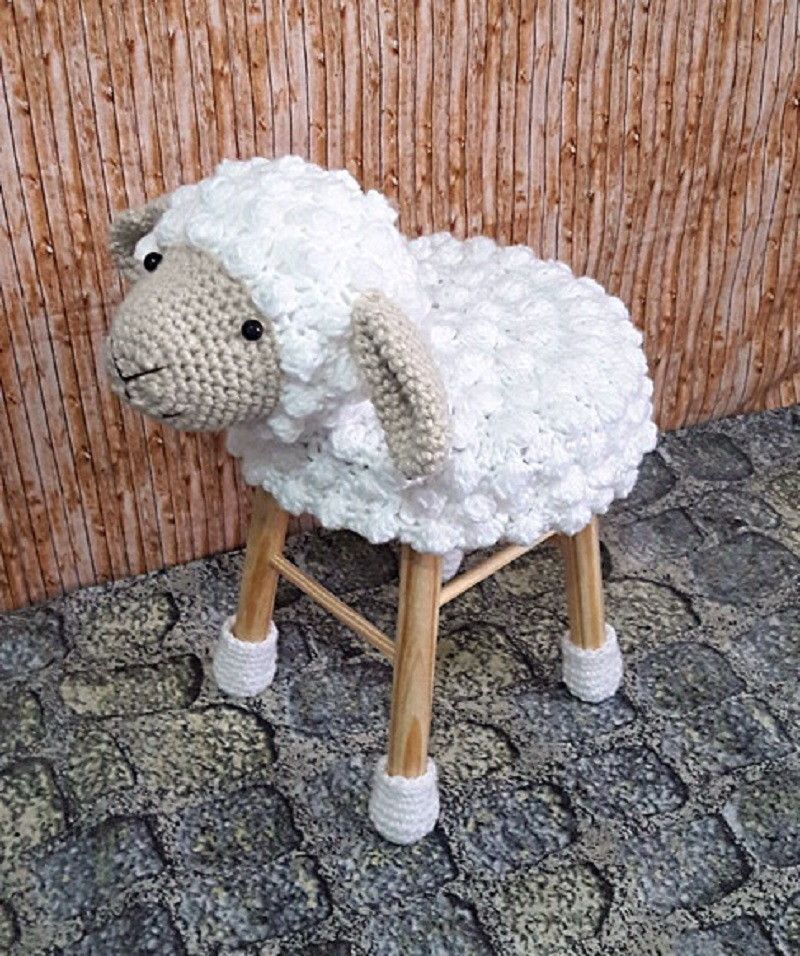 Chiếc ghế nhỏ xinh hình chú cừu ngộ nghĩnh sẽ dành tặng cho các cô bé cậu bé để trang trí cho căn phòng vào mùa Đông này đấy!