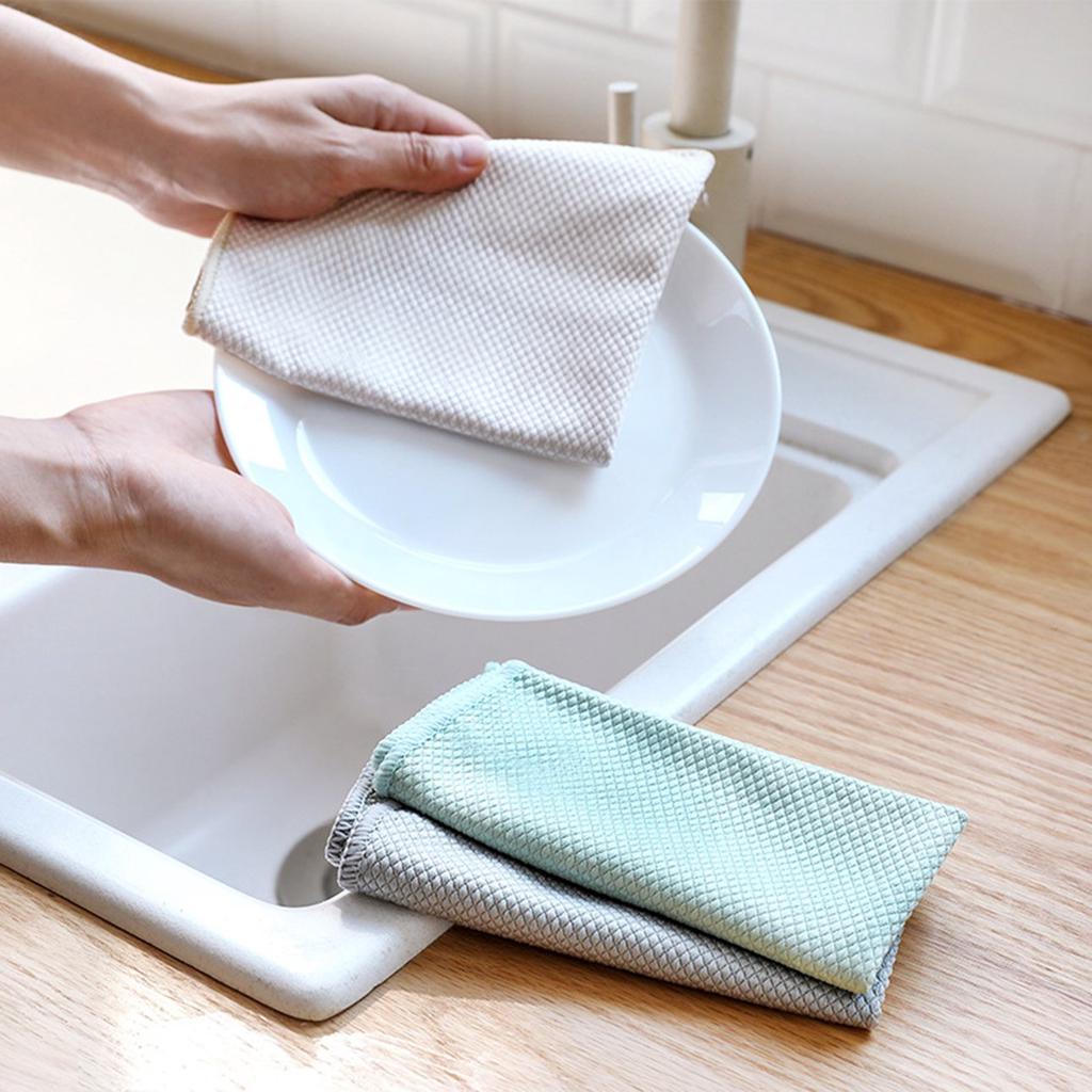 Khăn lau trực tiếp vào bát đĩa cần được giặt riêng mỗi ngày để ngăn ngừa vi khuẩn.