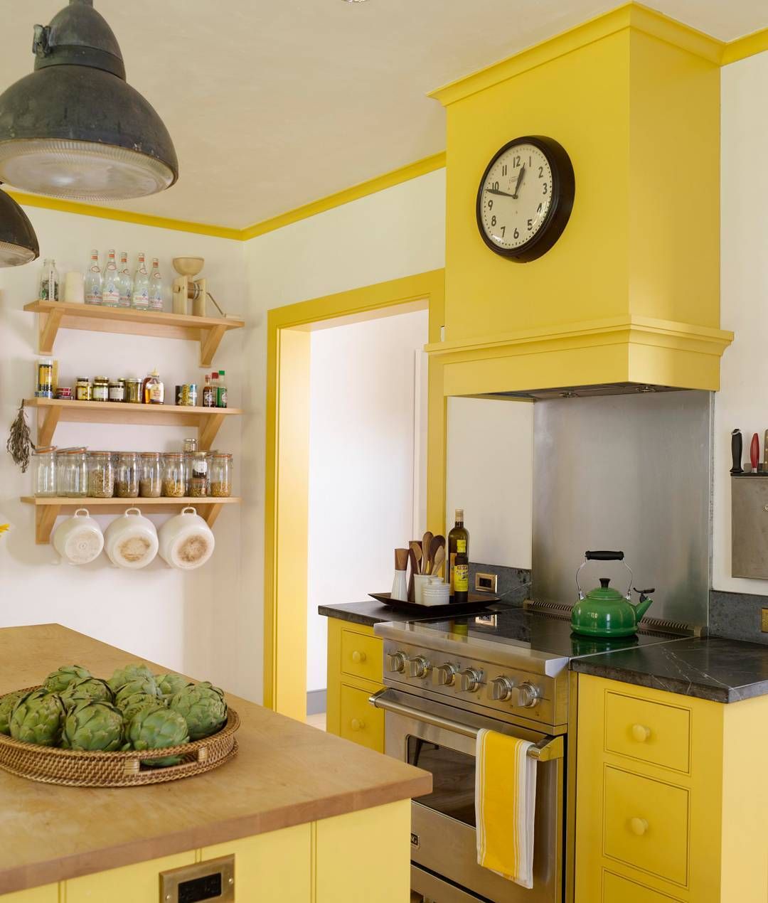 Màu xám và vàng có thể được áp dụng cho nhiều phong cách trang trí nhưng phổ biến nhất là phong cách trang trại, hiện đại, đương đại, công nghiệp và tối giản. Hãy thử trải nghiệm trong phòng bếp của mình nhé, chắc chắn bạn sẽ cảm thấy hài lòng.