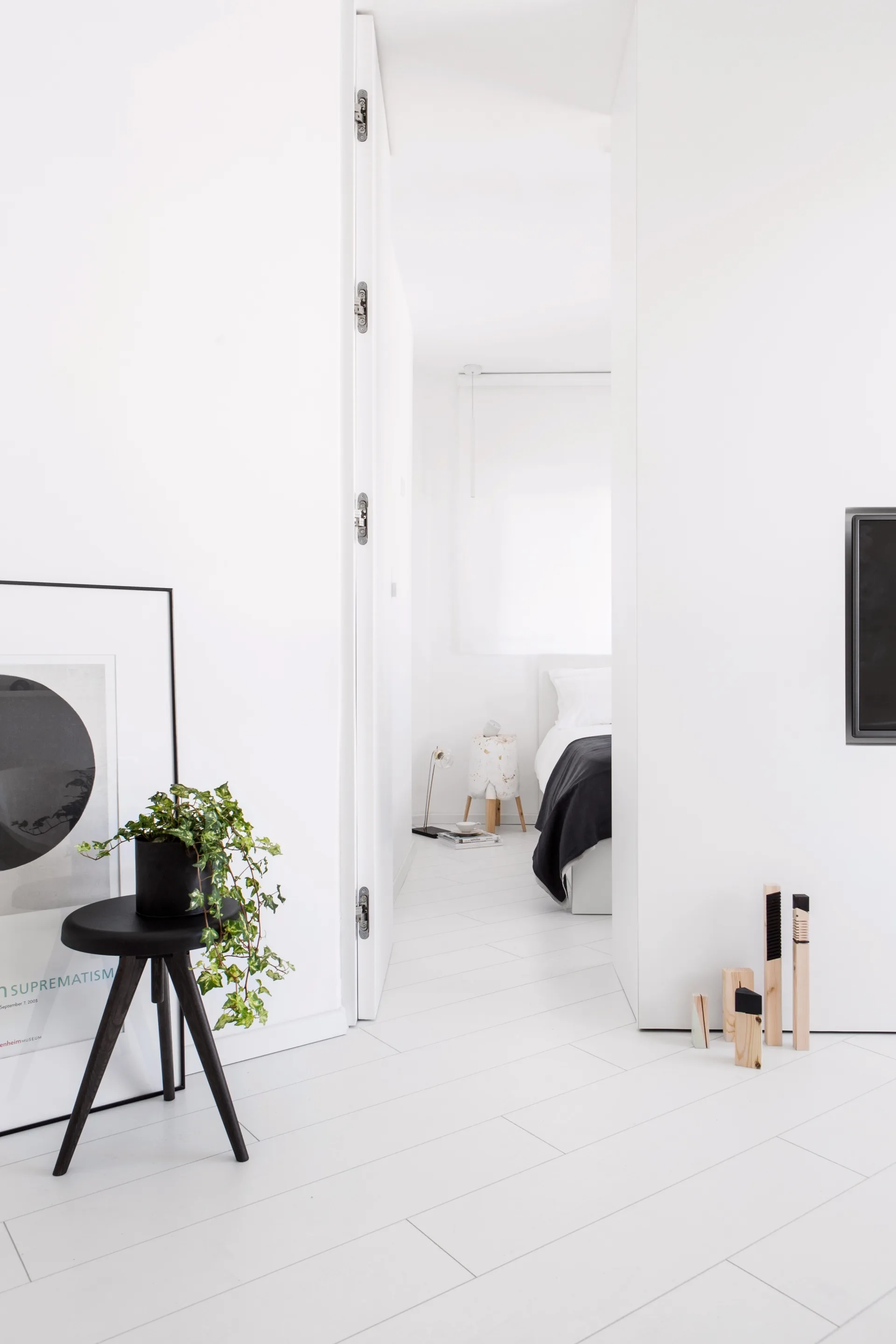 Căn hộ 42m2 tỏa sáng với thiết kế tối giản cùng gam màu trắng chiếm lĩnh không gian - Ảnh 7
