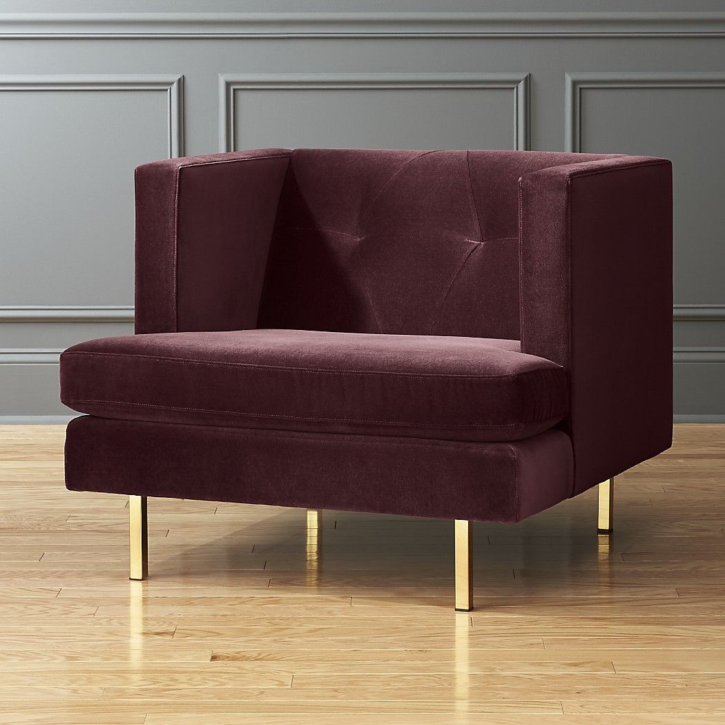 Chiếc ghế bành màu tím đậm với phần chân kim loại mạ vàng đồng lấp lánh tạo nên một vẻ đẹp đầy quyền lực và sang chảnh!