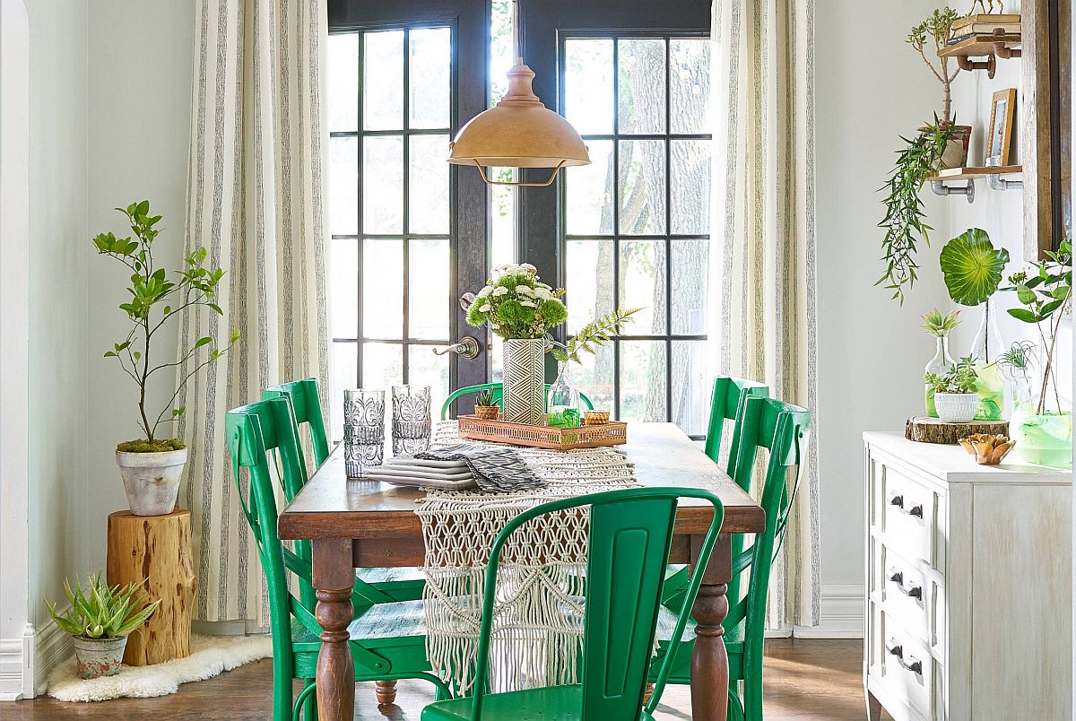 Phòng ăn tuyệt đẹp với những điểm nhấn từ màu xanh lá cây nổi bật trên phông nền màu trắng chủ đạo cho cái nhìn đậm nét vùng nhiệt đới. 
