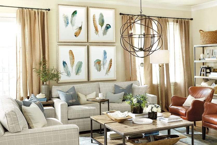 Nếu không gian bức tường sau ghế sofa đủ rộng, bạn hoàn toàn có thể sử dụng bộ 4 bức tranh cùng chủ đề để tạo điểm nhấn nghệ thuật trong phòng khách.