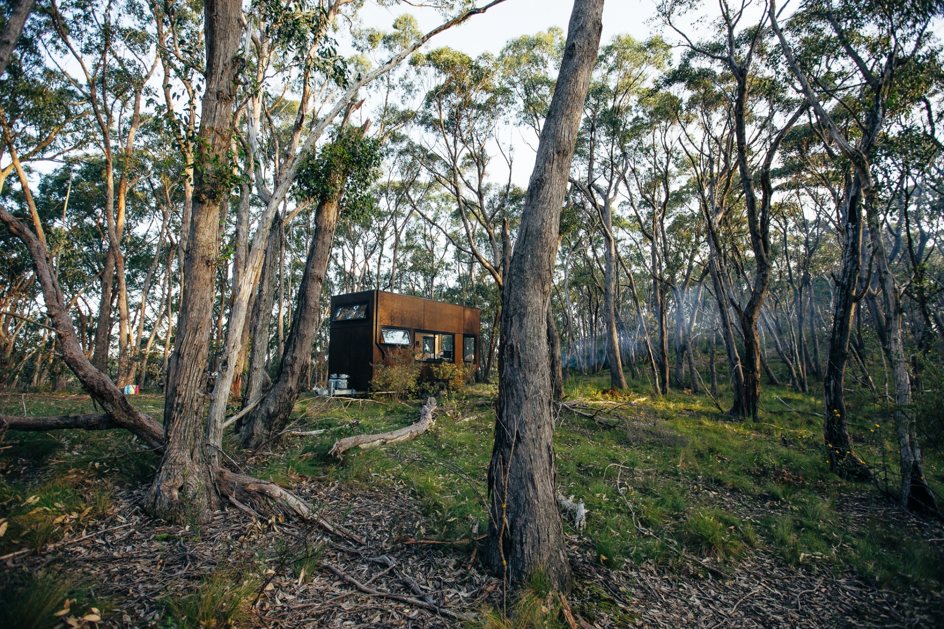 Khung cảnh ngọn đồi Adelaide tuyệt đẹp như đang “ôm ấp” ngôi nhà nhỏ.