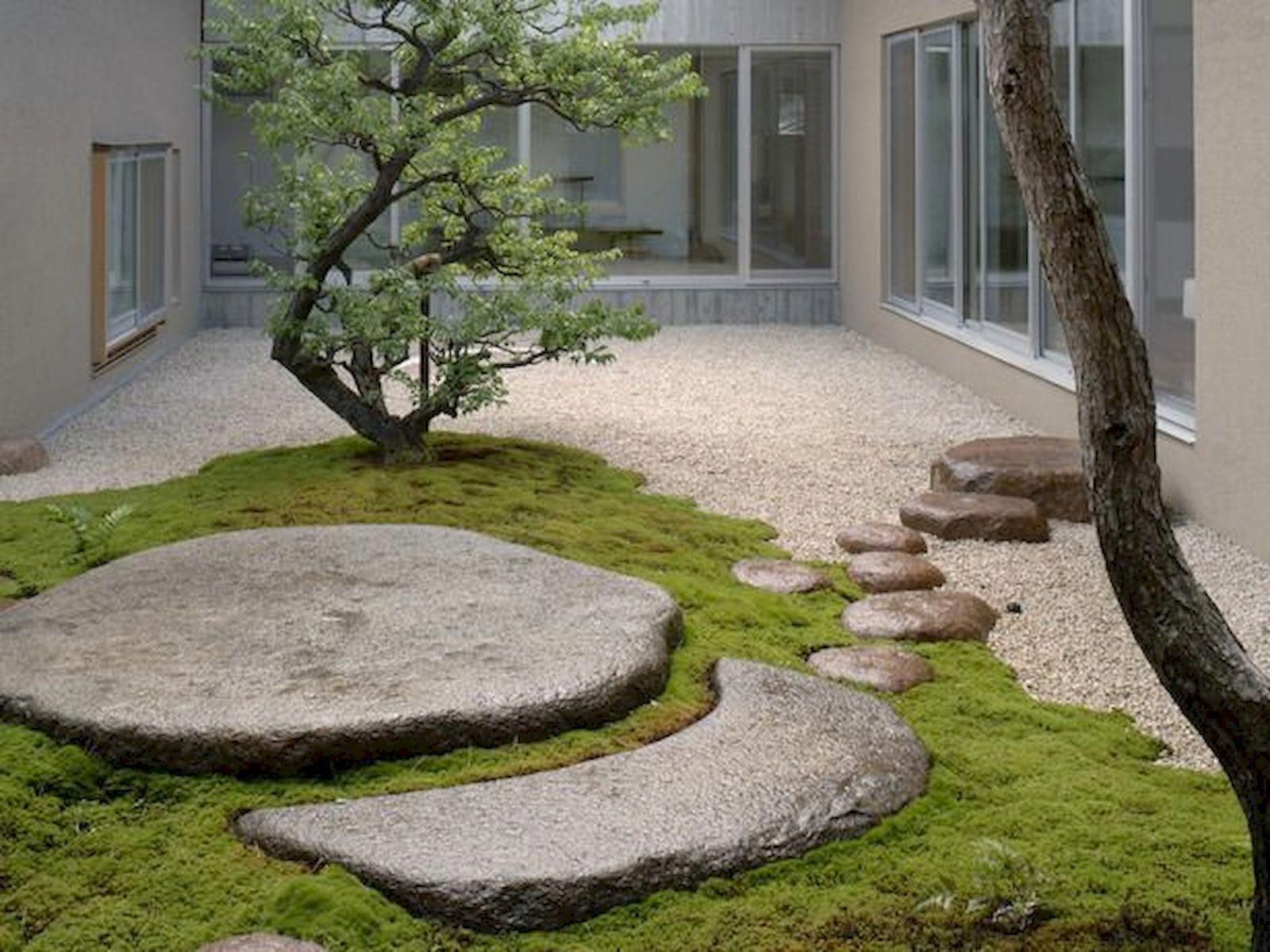 Một ngôi nhà thiết kế theo phong cách hiện đại nhưng chủ nhân vẫn dành khoảng sân rộng rãi để trang trí theo phong cách Nhật Bản.