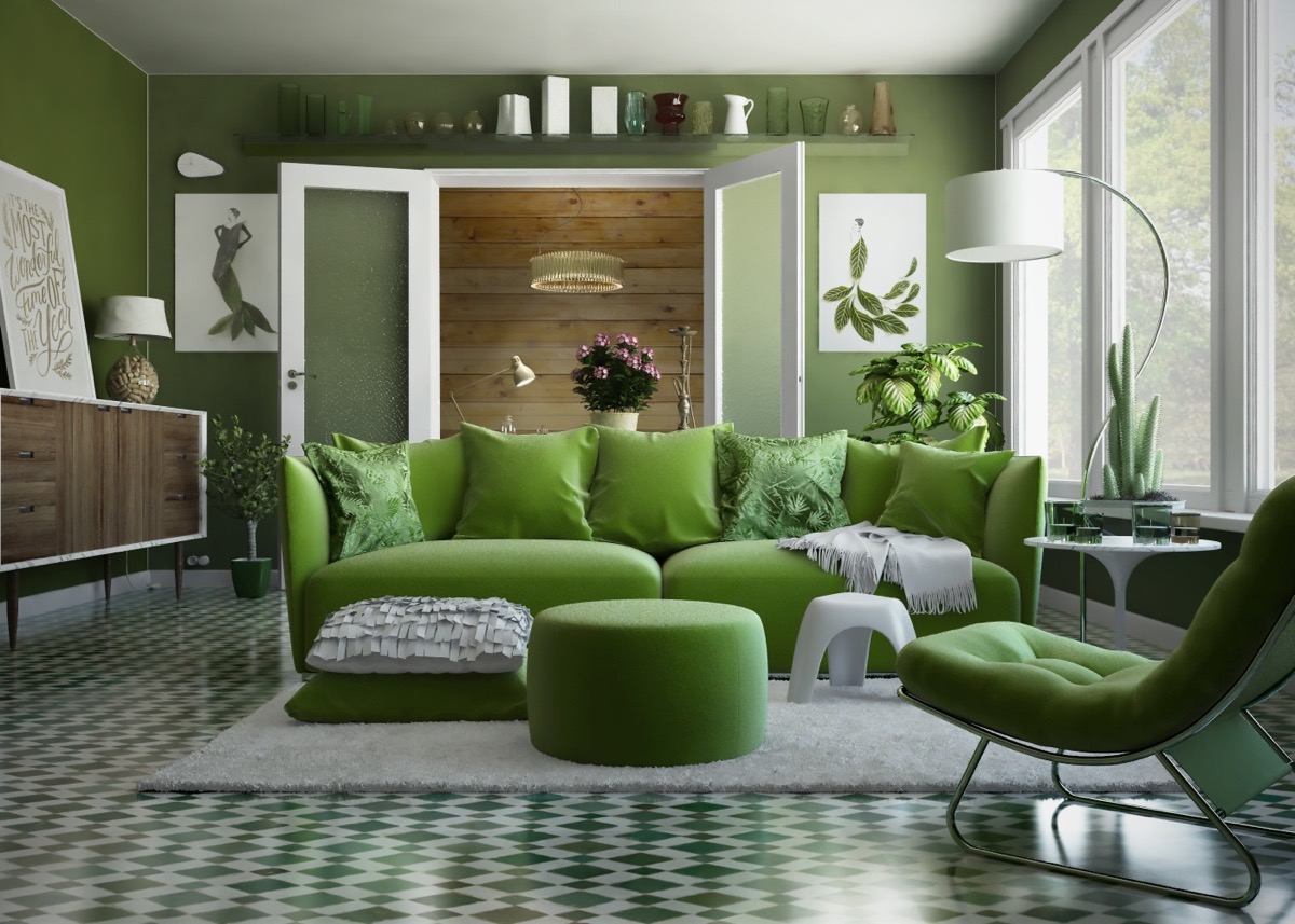 Căn phòng như bị thống trị bởi nhiều sắc thái của gam màu xanh lá: Từ sơn tường, ghế sofa, ghế dựa, bàn nước ottoman và sàn nhà lát gạch cho cái nhìn thật thu hút.