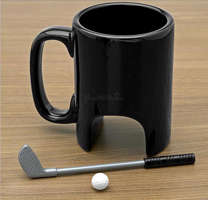 Cần gì phải ra sân golf khi bạn cũng có thể vừa chơi golf buổi sáng vừa uống cà phê với thiết kế cốc có một không hai này đúng không nào?