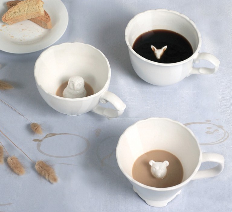 Bộ ba chiếc cốc thoạt nhìn không có gì đặc biệt nhưng điều bí mật sẽ được bật mí khi bạn uống gần hết cà phê trong, một chú cáo/gấu/cú mèo sẽ hiện ra ở phần đáy.