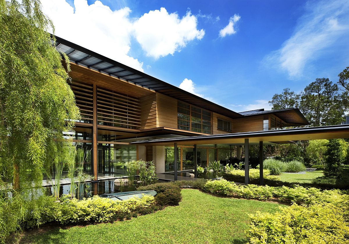 Tembusu House do Guz Architects thiết kế, xây dựng và hoàn thành vào năm 2018, trên khu đất có diện tích lên đến 1998 mét vuông, một con số khiến bao người mơ ước và ngưỡng mộ.