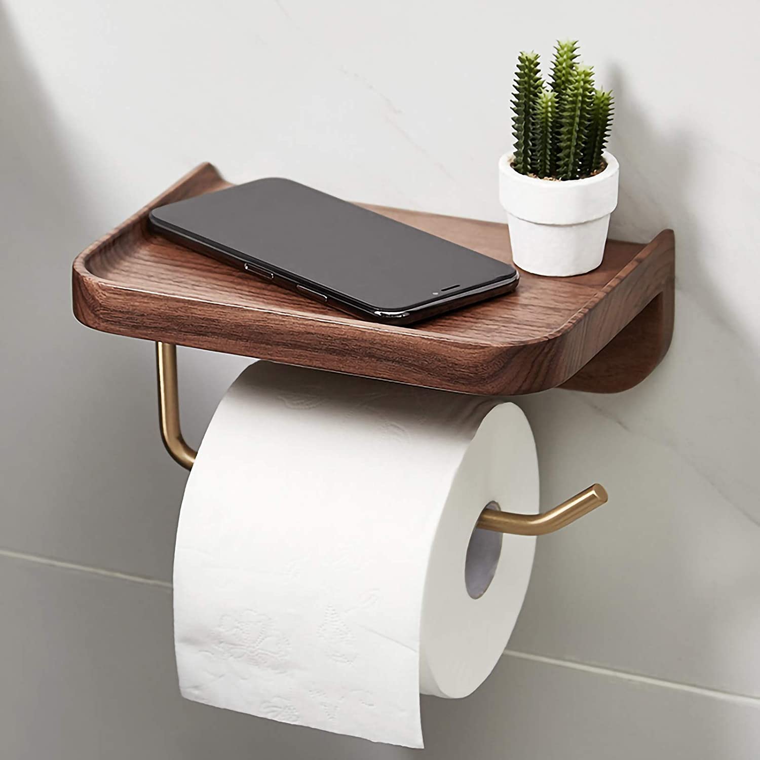 Chiếc giá đỡ điện thoại kết hợp móc treo giấy vệ sinh cho phòng tắm tiện ích hơn.