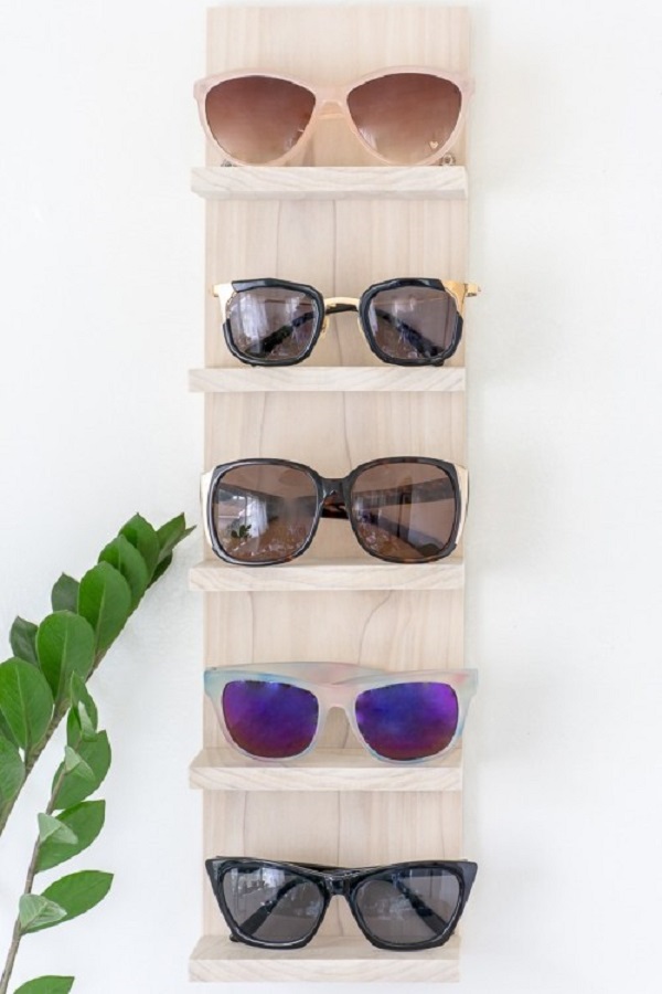 Bạn đã hoàn thành xong chiếc kệ gỗ 5 tầng xinh xắn dành riêng cho bộ sưu tập kính mát của mình rồi đấy!