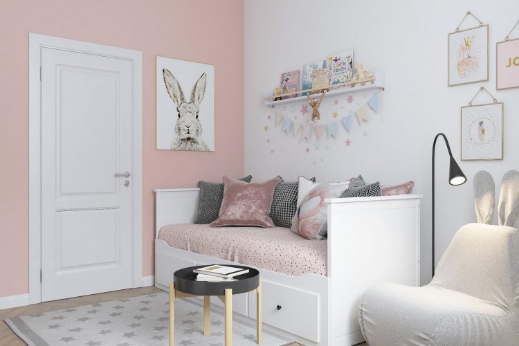 Màu hồng ngọt ngào và màu trắng tươi sáng được lựa chọn làm gam màu chủ đạo. Phòng khách của cô bé được thiết kế với băng ghế tích hợp hộc tủ lưu trữ bên dưới.