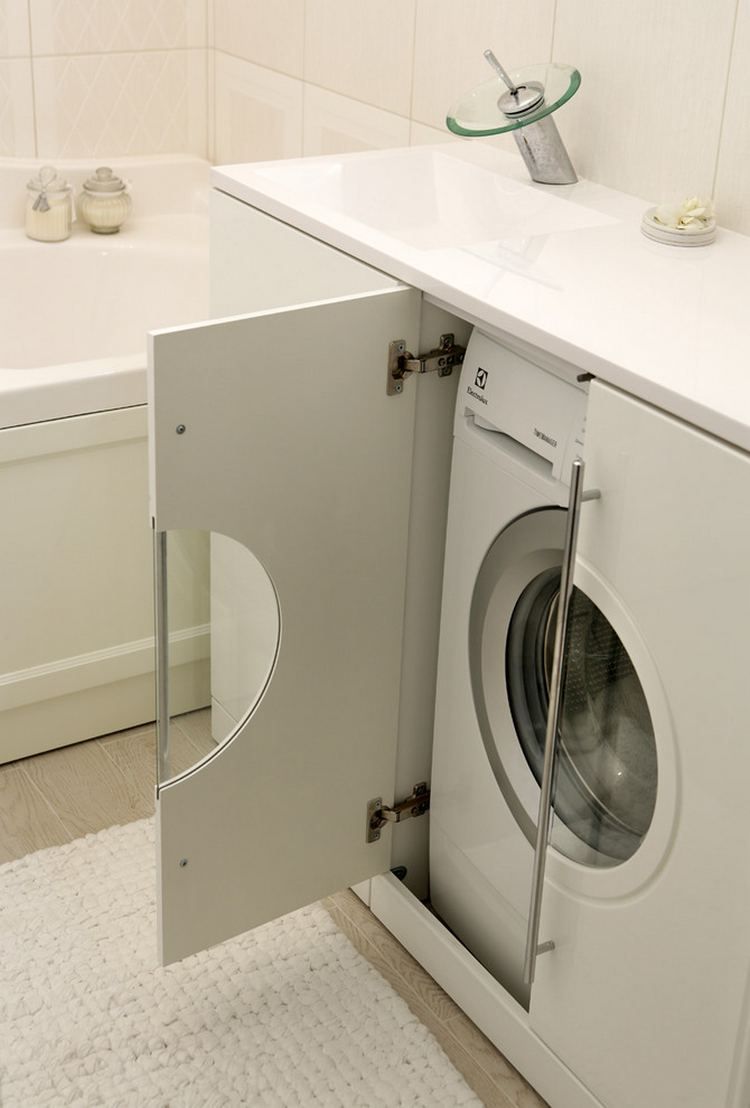 Một thiết kế bồn rửa kết hợp tủ lưu trữ tuyệt đẹp và sáng tạo, khi bạn có thể giấu máy giặt vào trong hốc tủ, đóng cửa lại nhưng vẫn có thể quan sát lồng giặt đang hoạt động bên trong nhờ cửa kính tròn trong suốt.