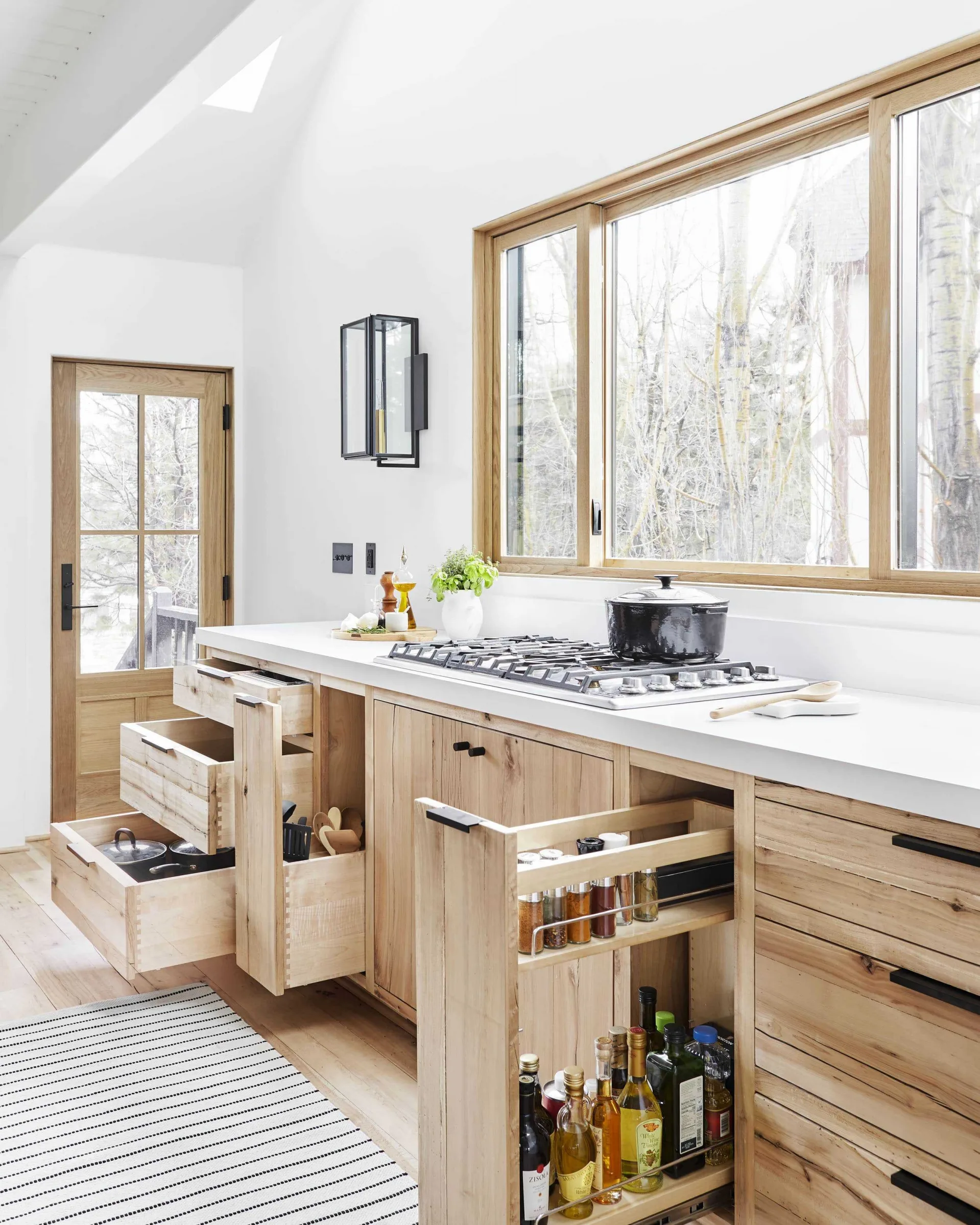 Các nhà thiết kế nội thất mách bạn 5 bố cục tiện dụng cho phòng bếp - Ảnh 1