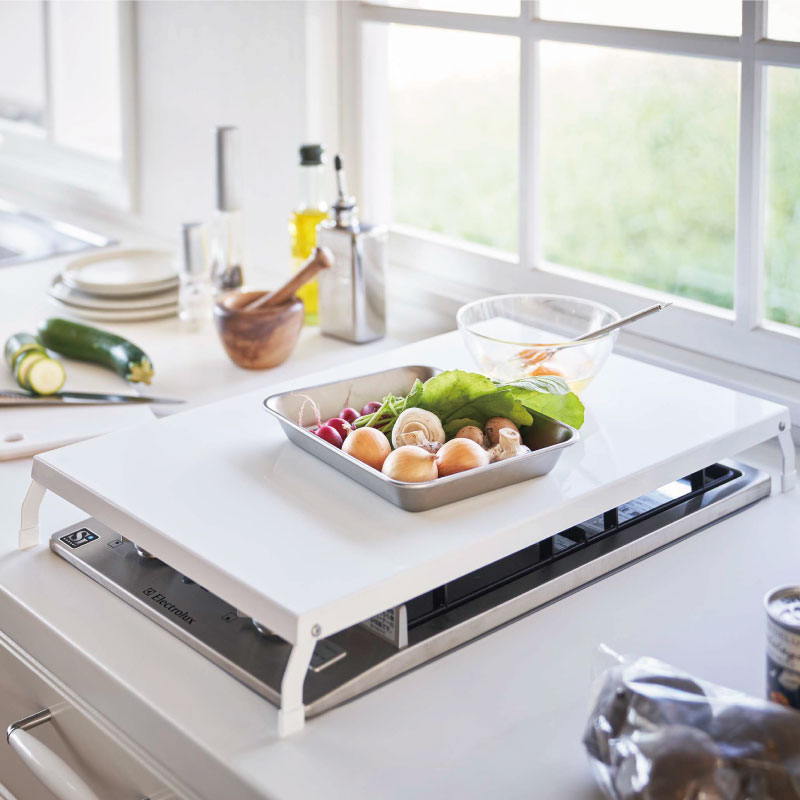 Chiếc bàn đậy trên bếp nấu giúp tối ưu hóa không gian cho bếp nhỏ - Ảnh 5