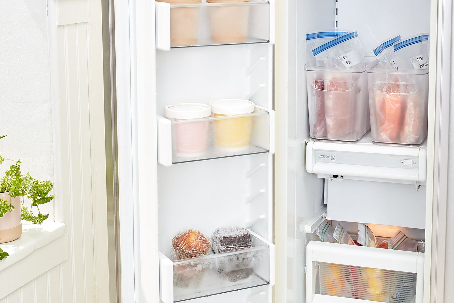 Mẹo tổ chức, sắp xếp và lưu trữ thực phẩm trên tủ đông hiệu quả nhất.